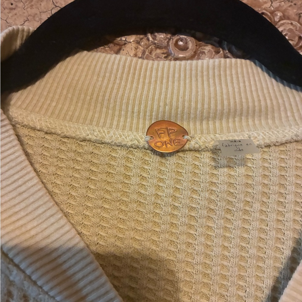 Free People One Lupo Bomber Cardi NWOT
Size S/P soft yellow - Picture 7 of 8